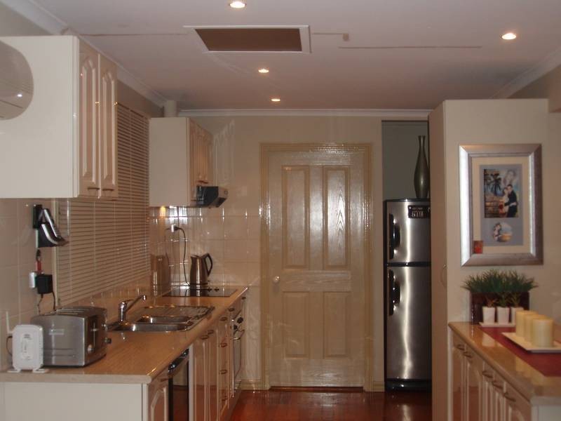 43 Robert Molyneux Ave, Endeavour Hills VIC 3802