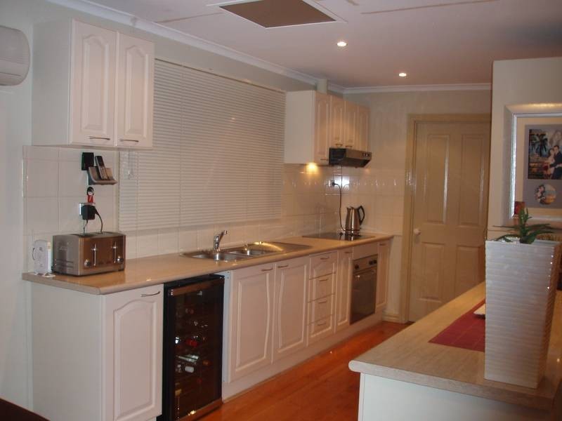 43 Robert Molyneux Ave, Endeavour Hills VIC 3802