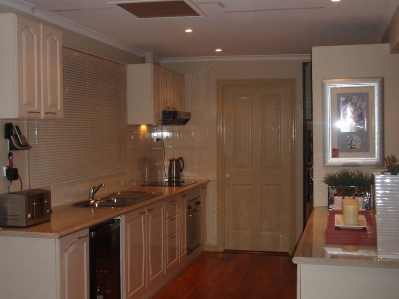 43 Robert Molyneux Ave, Endeavour Hills VIC 3802