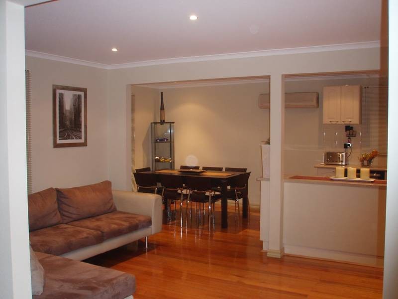 43 Robert Molyneux Ave, Endeavour Hills VIC 3802