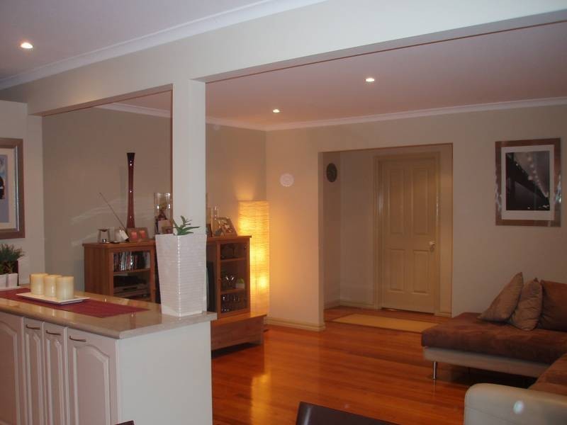 43 Robert Molyneux Ave, Endeavour Hills VIC 3802