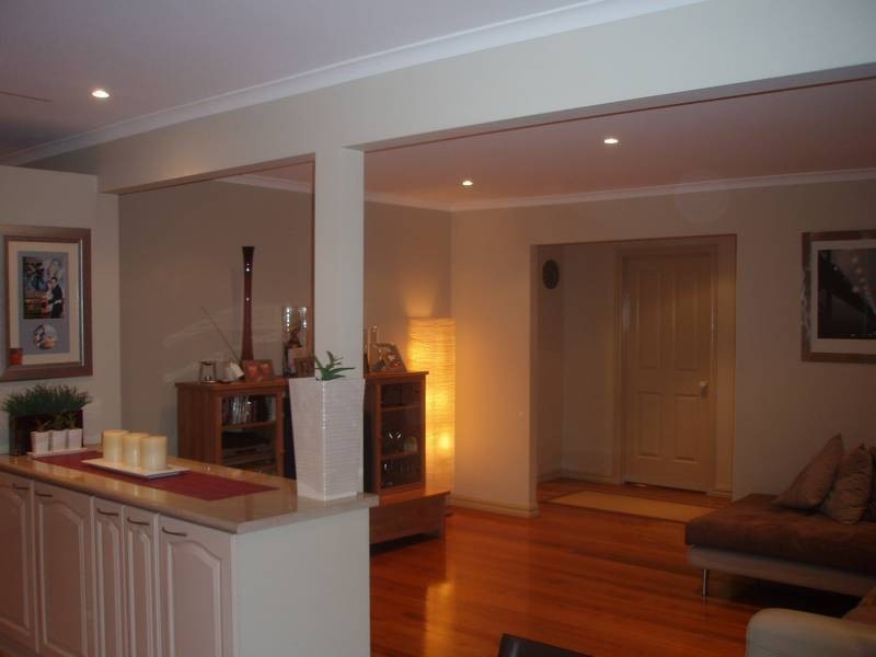 43 Robert Molyneux Ave, Endeavour Hills VIC 3802