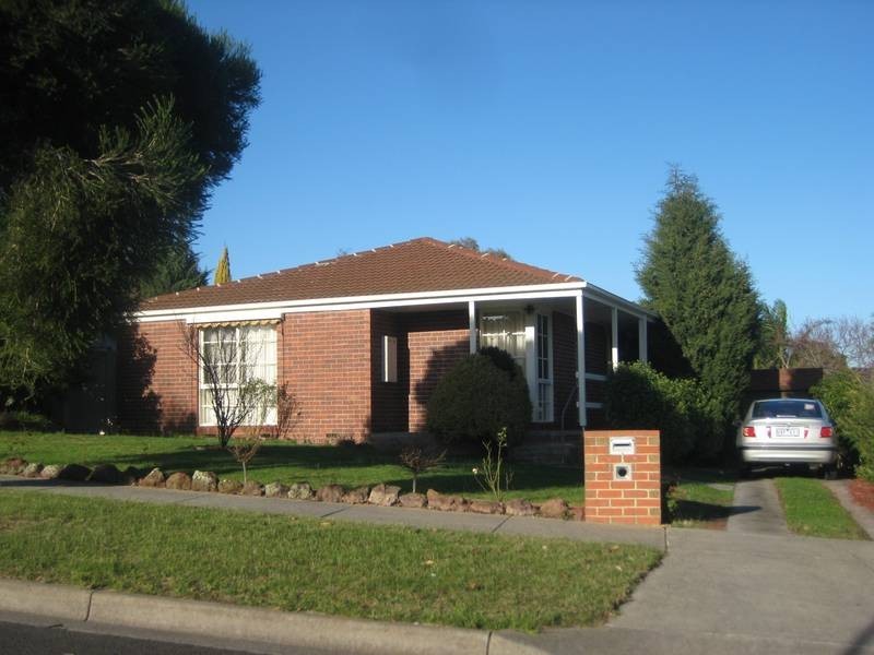 12 Currie Avenue, Endeavour Hills VIC 3802