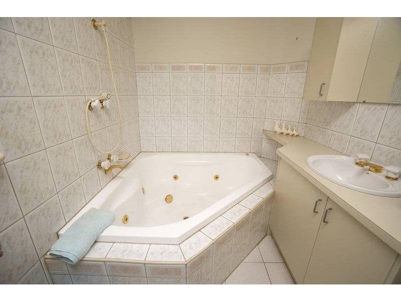 5 Naila Close, Endeavour Hills VIC 3802