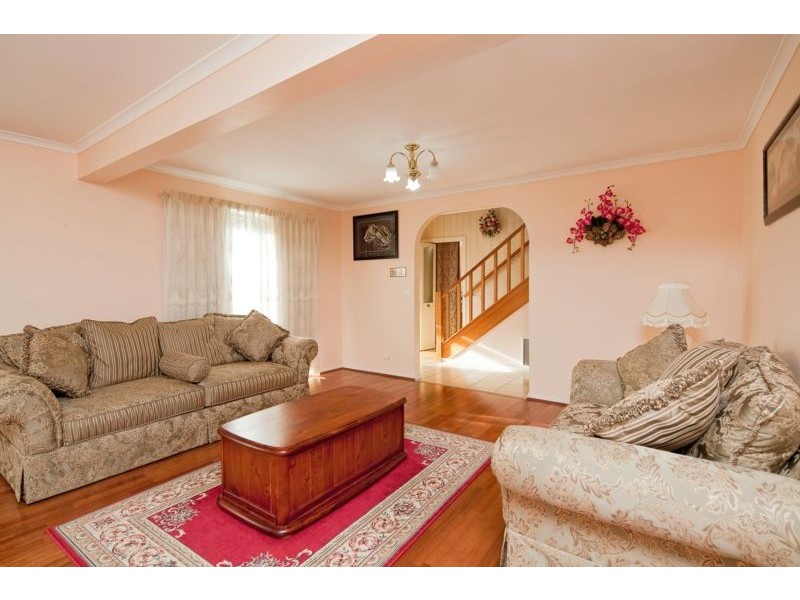 23 Sienna Crescent, Endeavour Hills VIC 3802