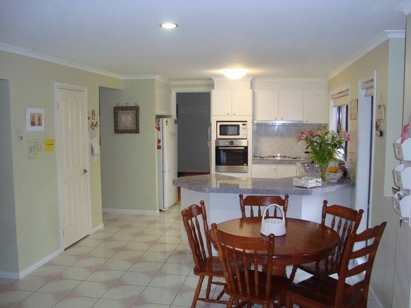 13 Kassan Gardens, Endeavour Hills VIC 3802