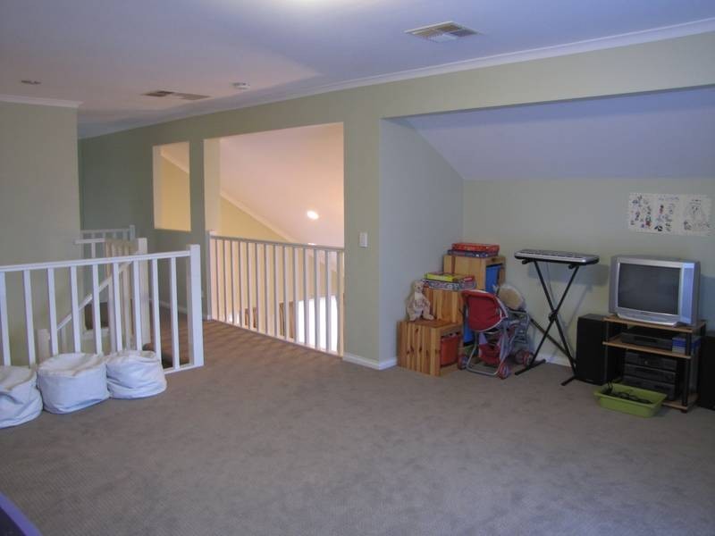 13 Kassan Gardens, Endeavour Hills VIC 3802