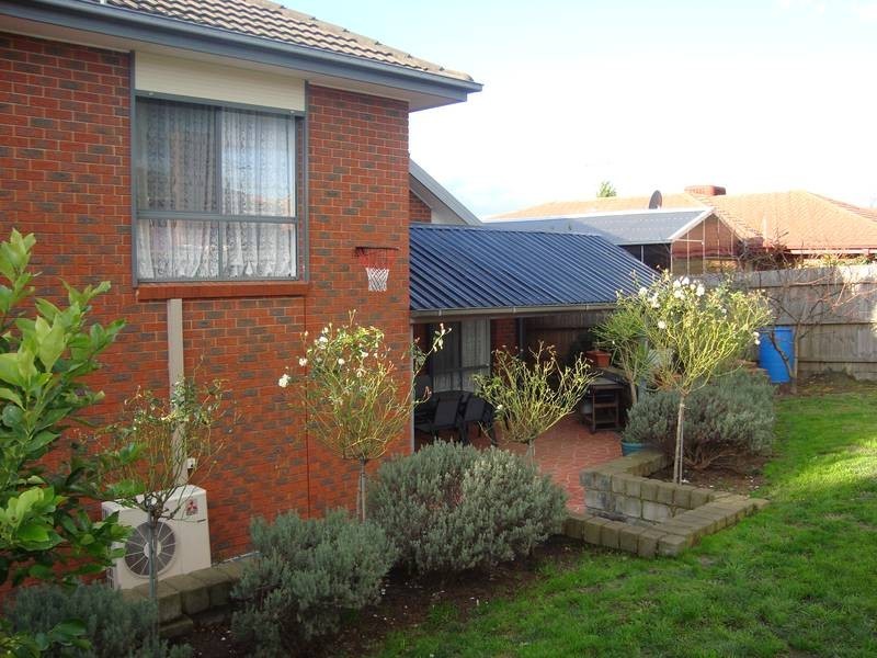 13 Kassan Gardens, Endeavour Hills VIC 3802