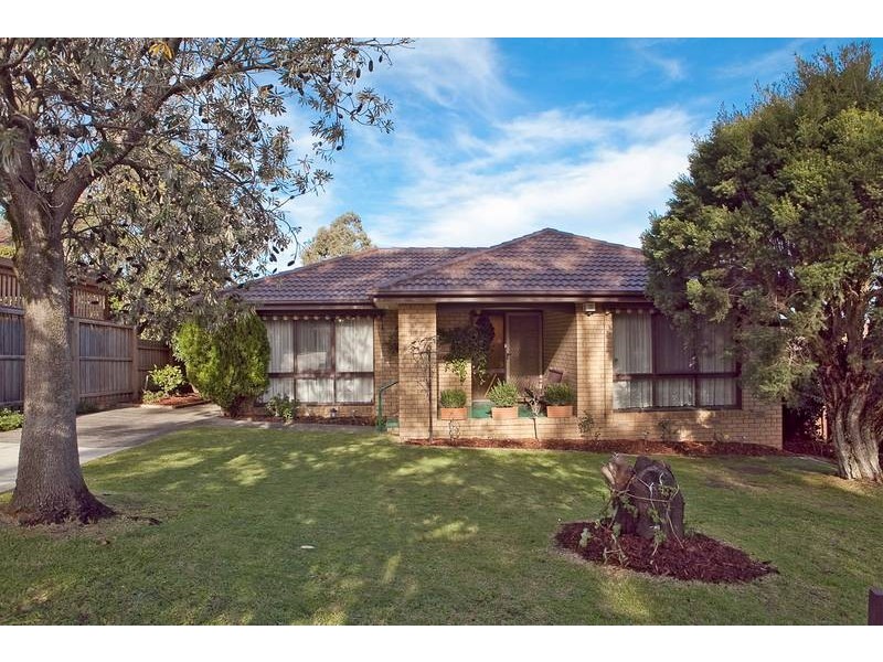 8 Edis Court, Endeavour Hills VIC 3802