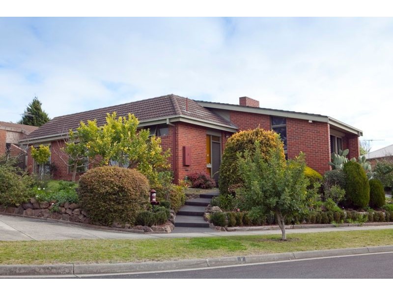 8 Mildura Crescent, Endeavour Hills VIC 3802