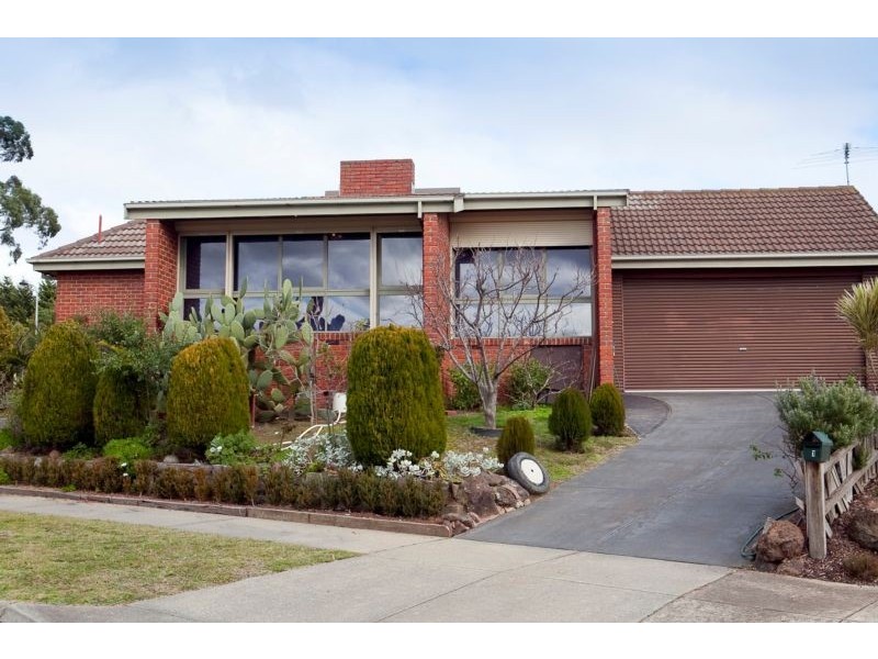 8 Mildura Crescent, Endeavour Hills VIC 3802