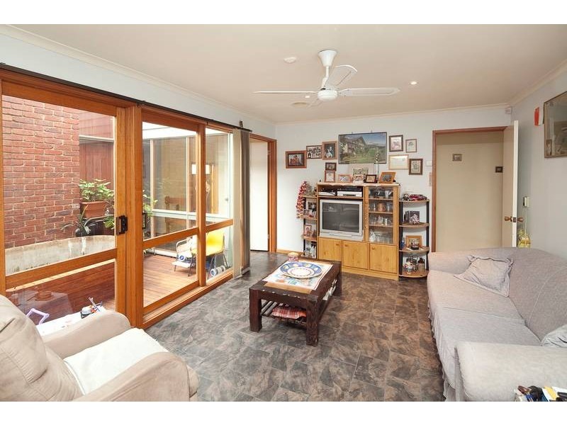 8 Mildura Crescent, Endeavour Hills VIC 3802