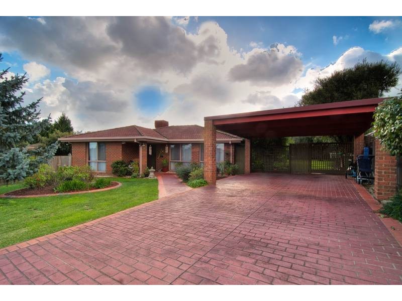 16 Arthur Phillip Drive, Endeavour Hills VIC 3802