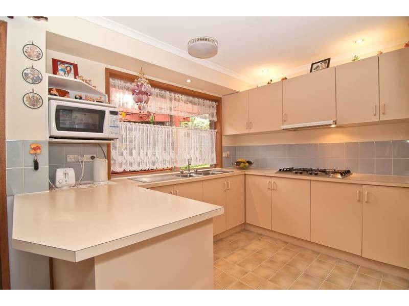 16 Arthur Phillip Drive, Endeavour Hills VIC 3802