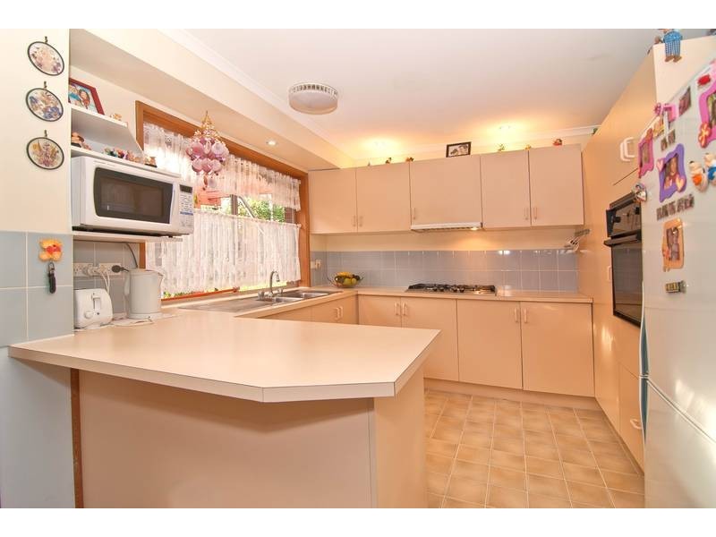 16 Arthur Phillip Drive, Endeavour Hills VIC 3802