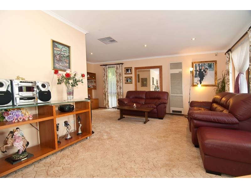 16 Arthur Phillip Drive, Endeavour Hills VIC 3802