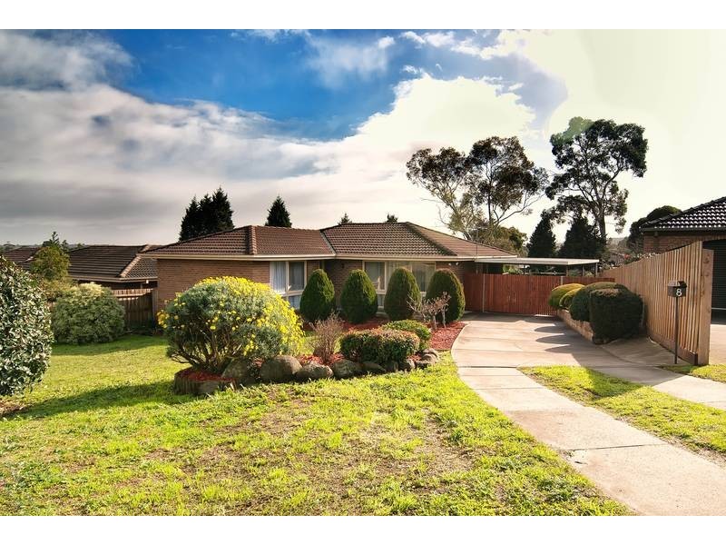 8 Harvey Place, Endeavour Hills VIC 3802