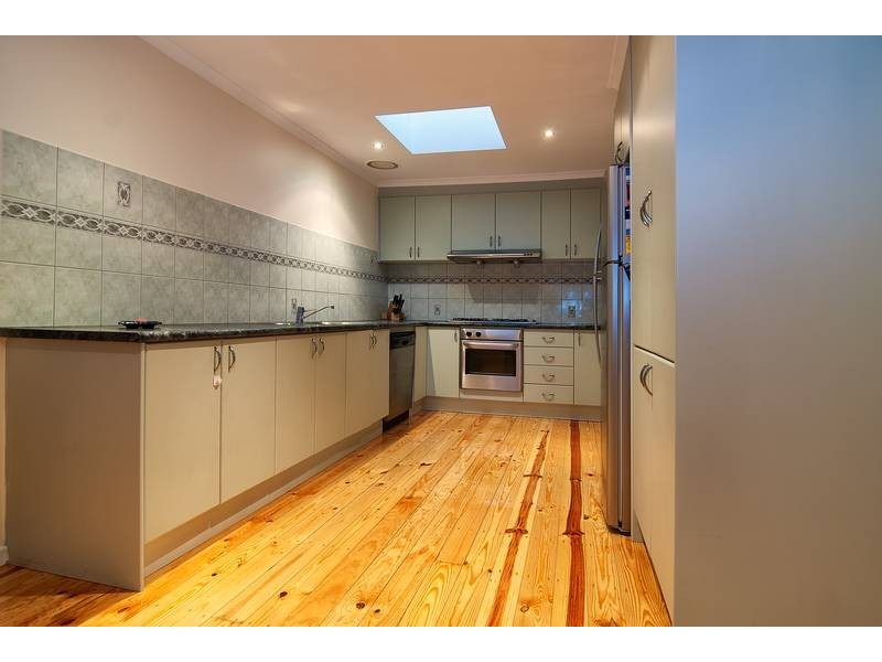 8 Harvey Place, Endeavour Hills VIC 3802