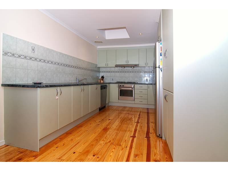 8 Harvey Place, Endeavour Hills VIC 3802