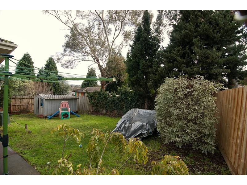 8 Harvey Place, Endeavour Hills VIC 3802