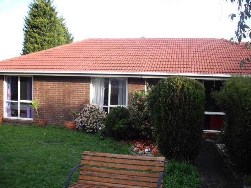 30 Ravenhill Crescent, Endeavour Hills VIC 3802