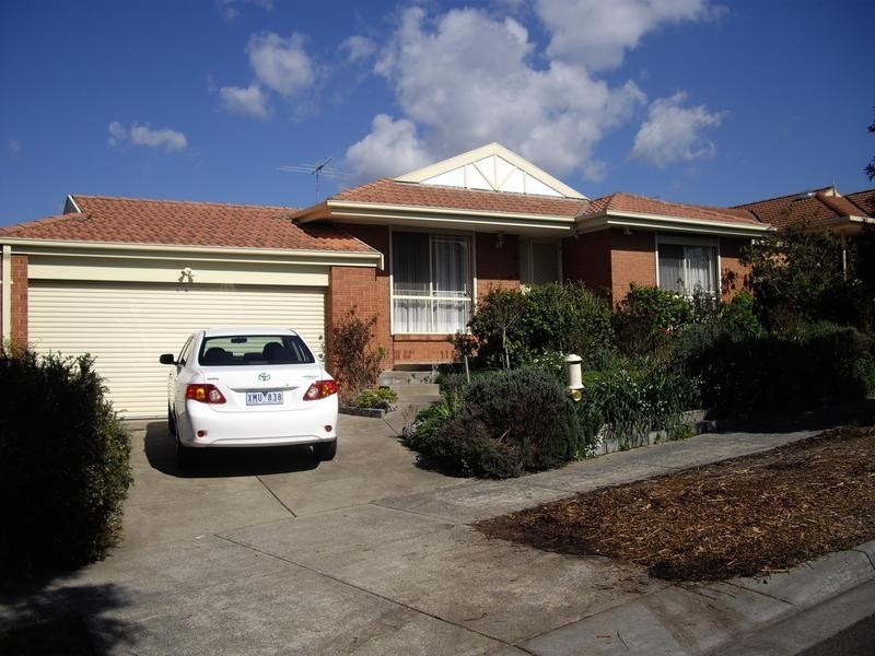 38 Maryrose Crescent, Endeavour Hills VIC 3802