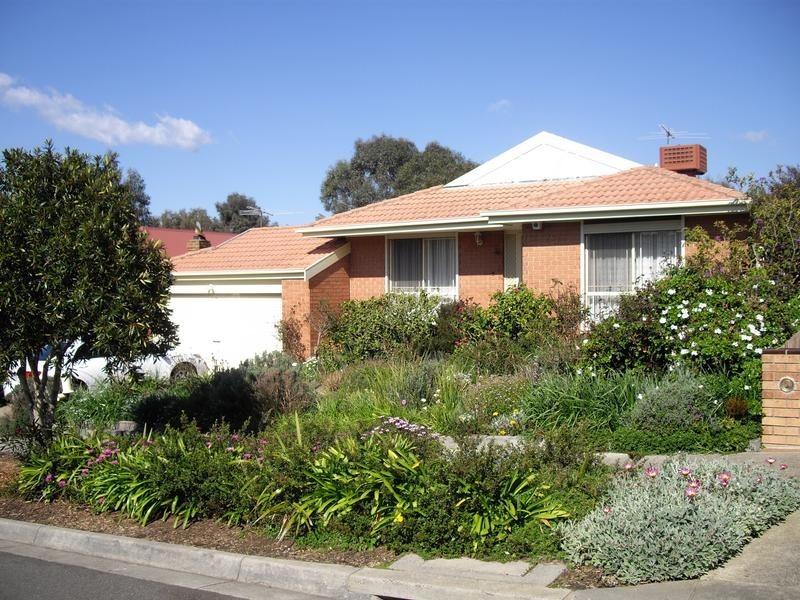 38 Maryrose Crescent, Endeavour Hills VIC 3802