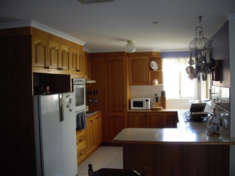 38 Maryrose Crescent, Endeavour Hills VIC 3802