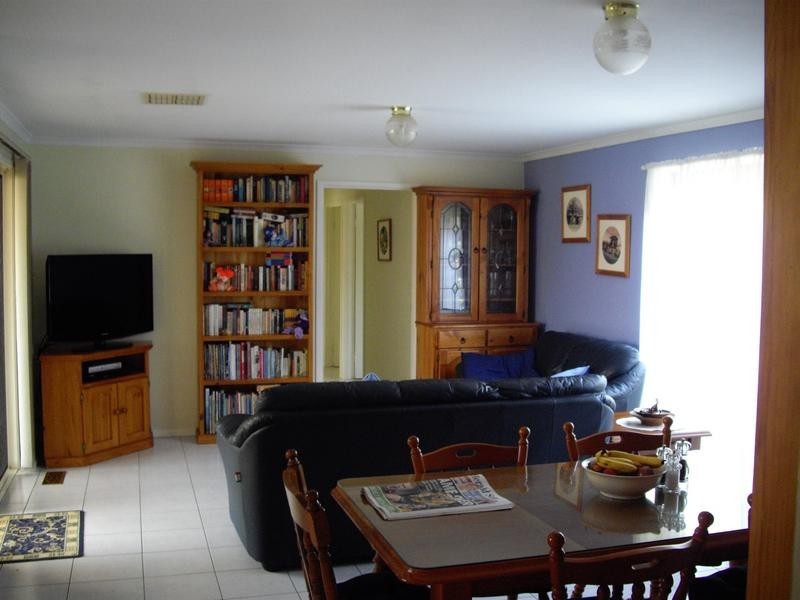 38 Maryrose Crescent, Endeavour Hills VIC 3802