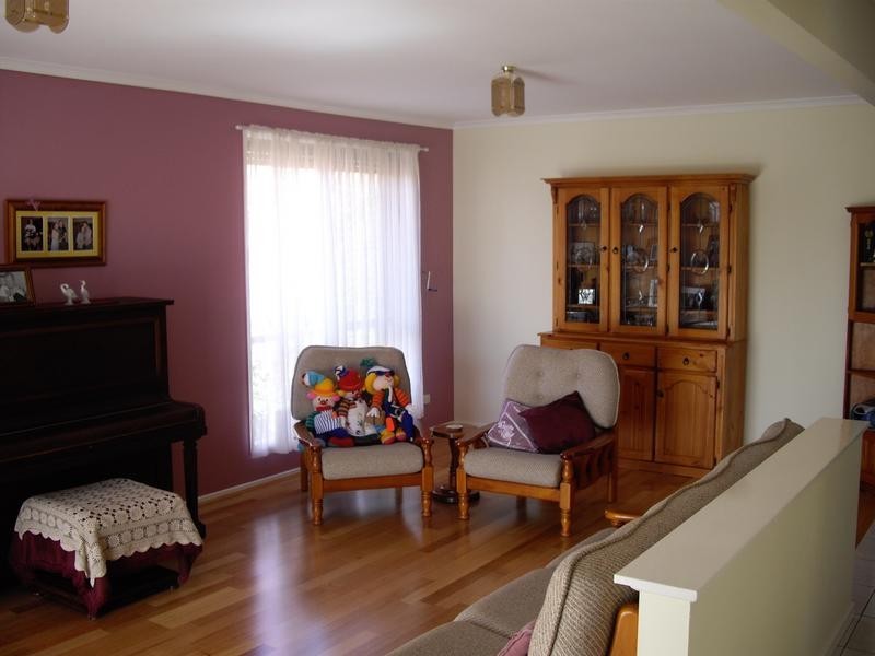 38 Maryrose Crescent, Endeavour Hills VIC 3802