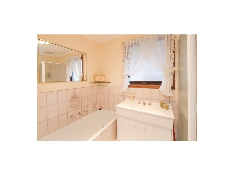 265 James Cook Drive, Endeavour Hills VIC 3802