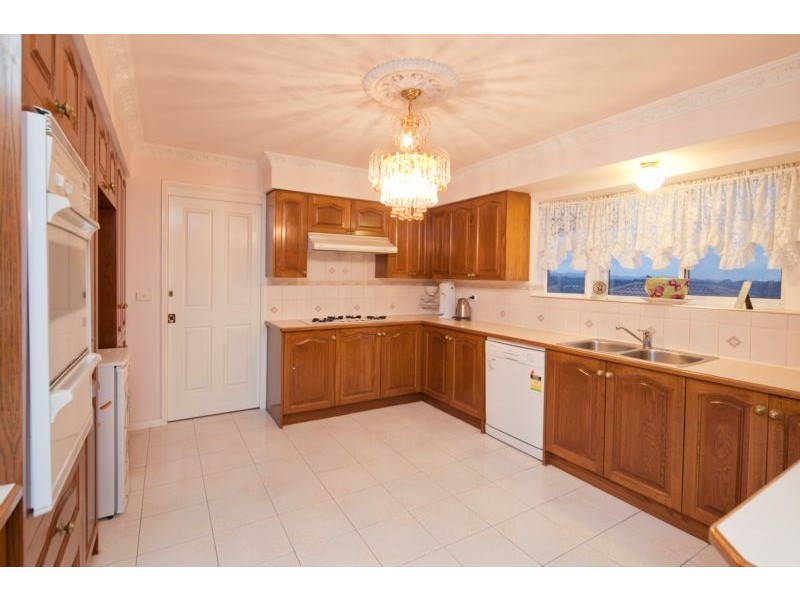 36 David Collins Drive, Endeavour Hills VIC 3802