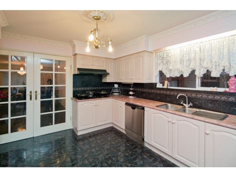 36 David Collins Drive, Endeavour Hills VIC 3802