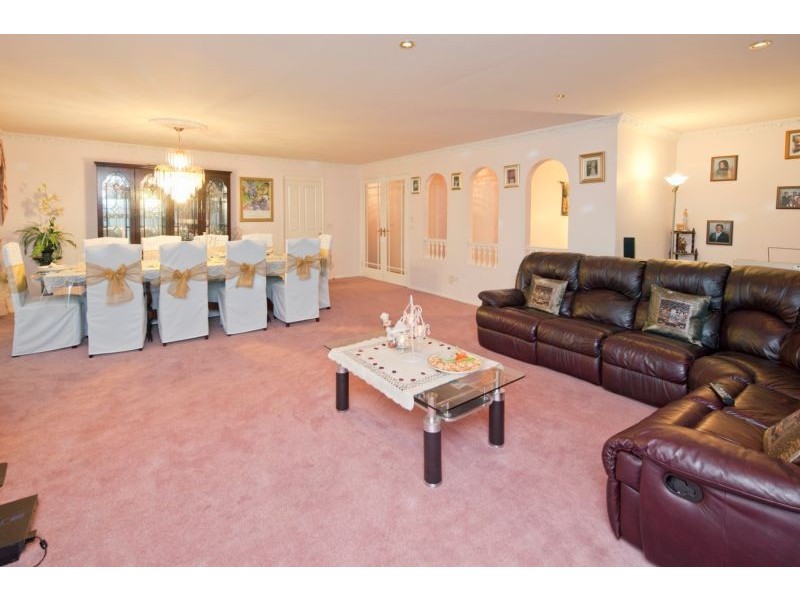 36 David Collins Drive, Endeavour Hills VIC 3802