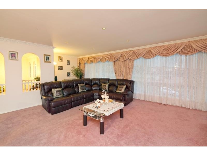 36 David Collins Drive, Endeavour Hills VIC 3802