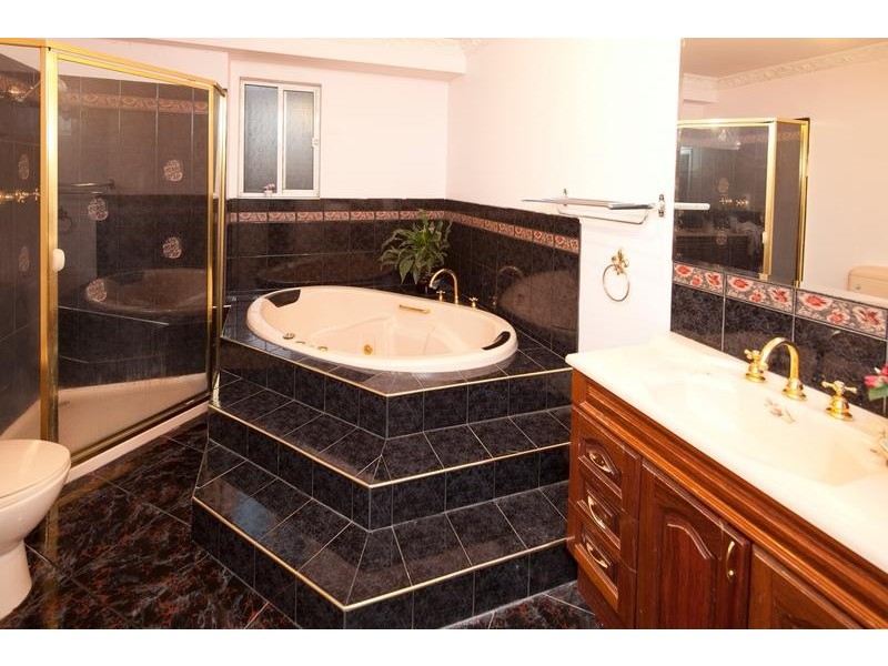 36 David Collins Drive, Endeavour Hills VIC 3802