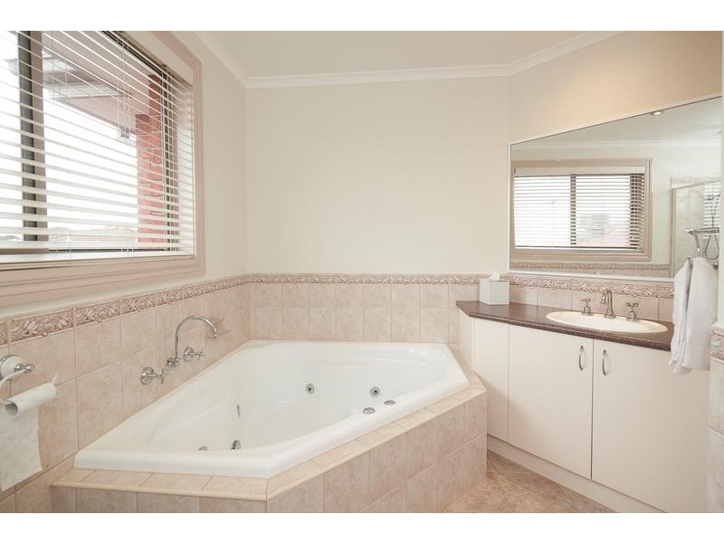 6 Bedwell Court, Endeavour Hills VIC 3802