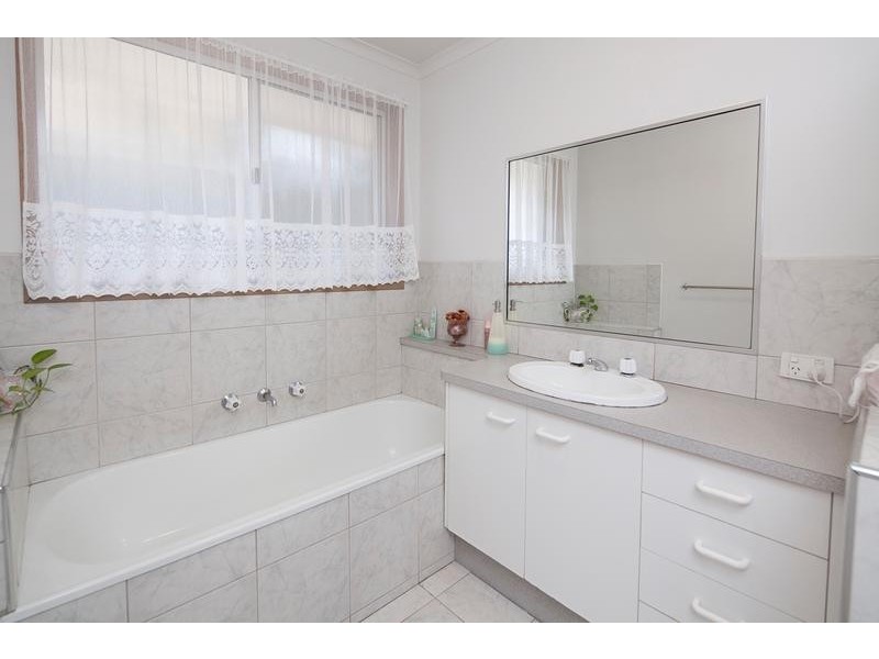 1 Edward Freeth Drive, Endeavour Hills VIC 3802