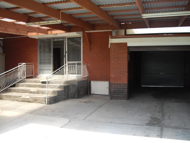 1 Peter Court, Dandenong VIC 3175
