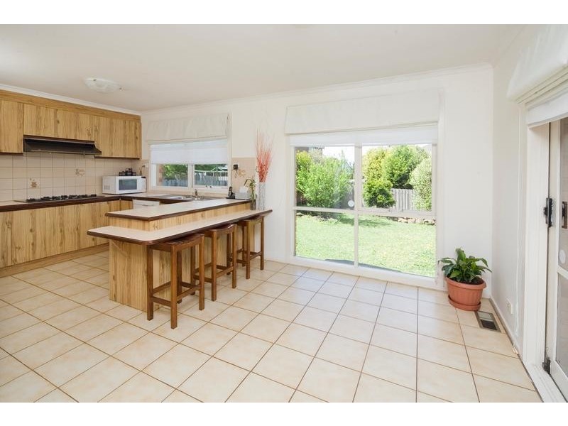 4 Granton Ave, Endeavour Hills VIC 3802
