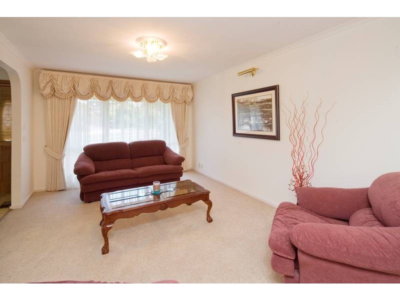 4 Granton Ave, Endeavour Hills VIC 3802