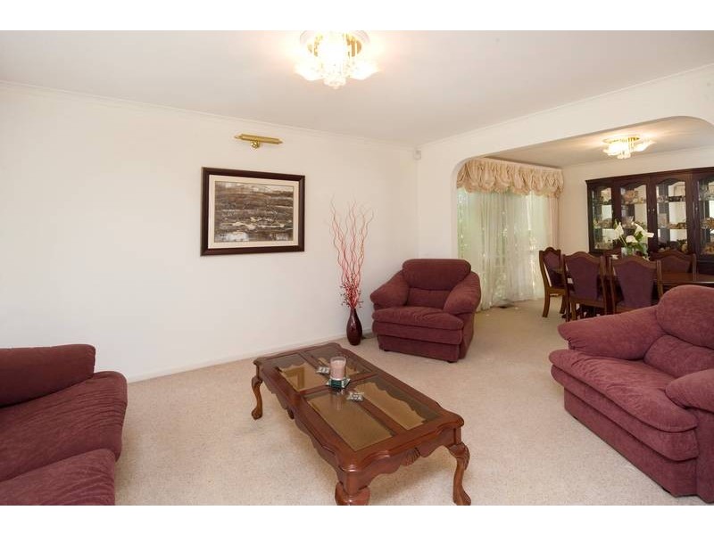 4 Granton Ave, Endeavour Hills VIC 3802