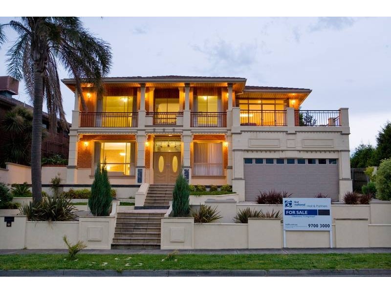 18 Monkhouse Drive, Endeavour Hills VIC 3802