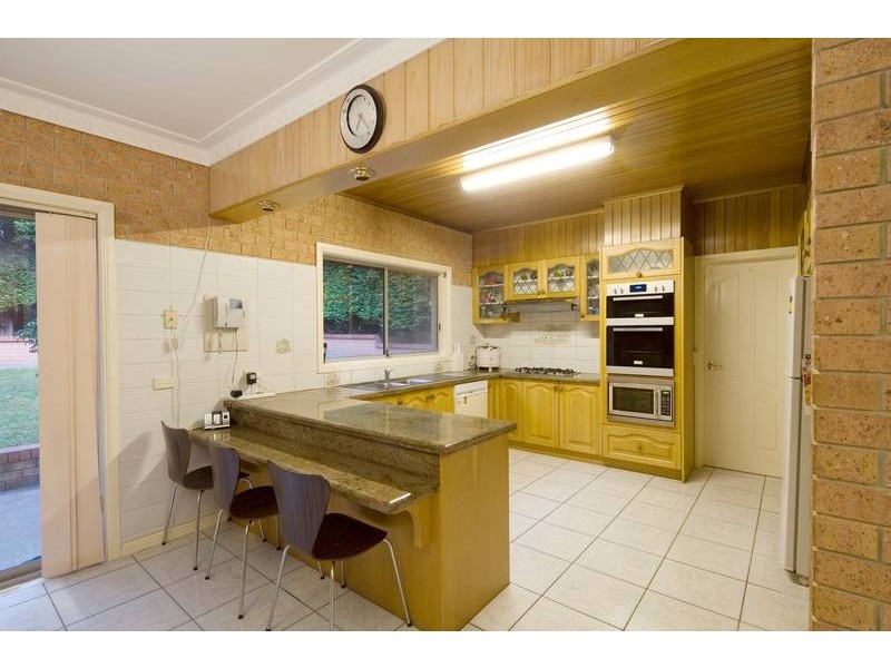 18 Monkhouse Drive, Endeavour Hills VIC 3802