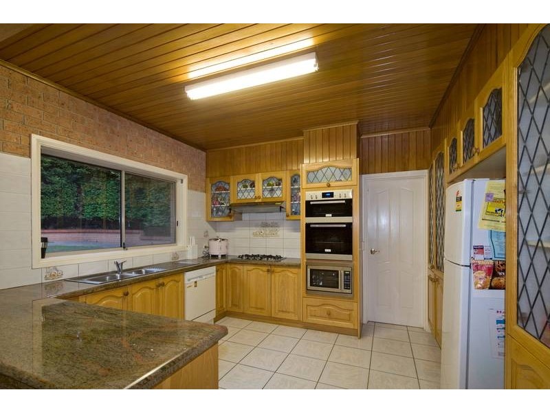 18 Monkhouse Drive, Endeavour Hills VIC 3802