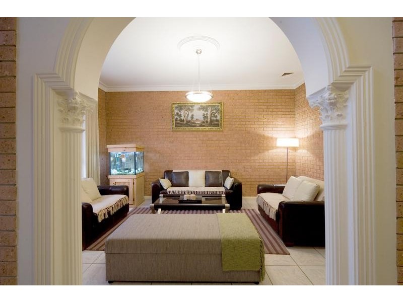 18 Monkhouse Drive, Endeavour Hills VIC 3802