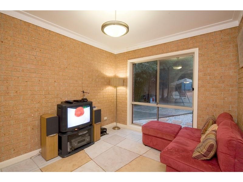 18 Monkhouse Drive, Endeavour Hills VIC 3802