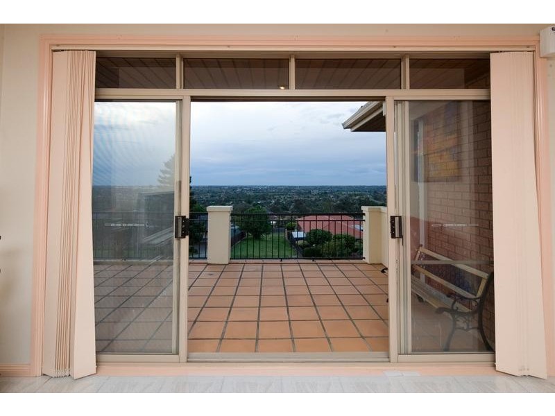 18 Monkhouse Drive, Endeavour Hills VIC 3802