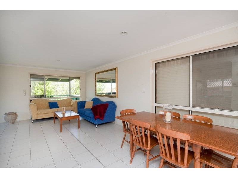 16 Hellyer Way, Endeavour Hills VIC 3802