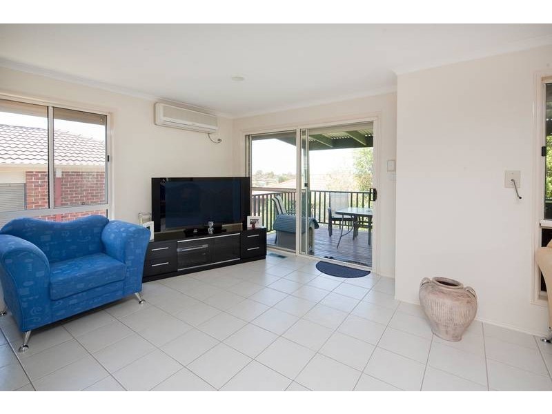 16 Hellyer Way, Endeavour Hills VIC 3802